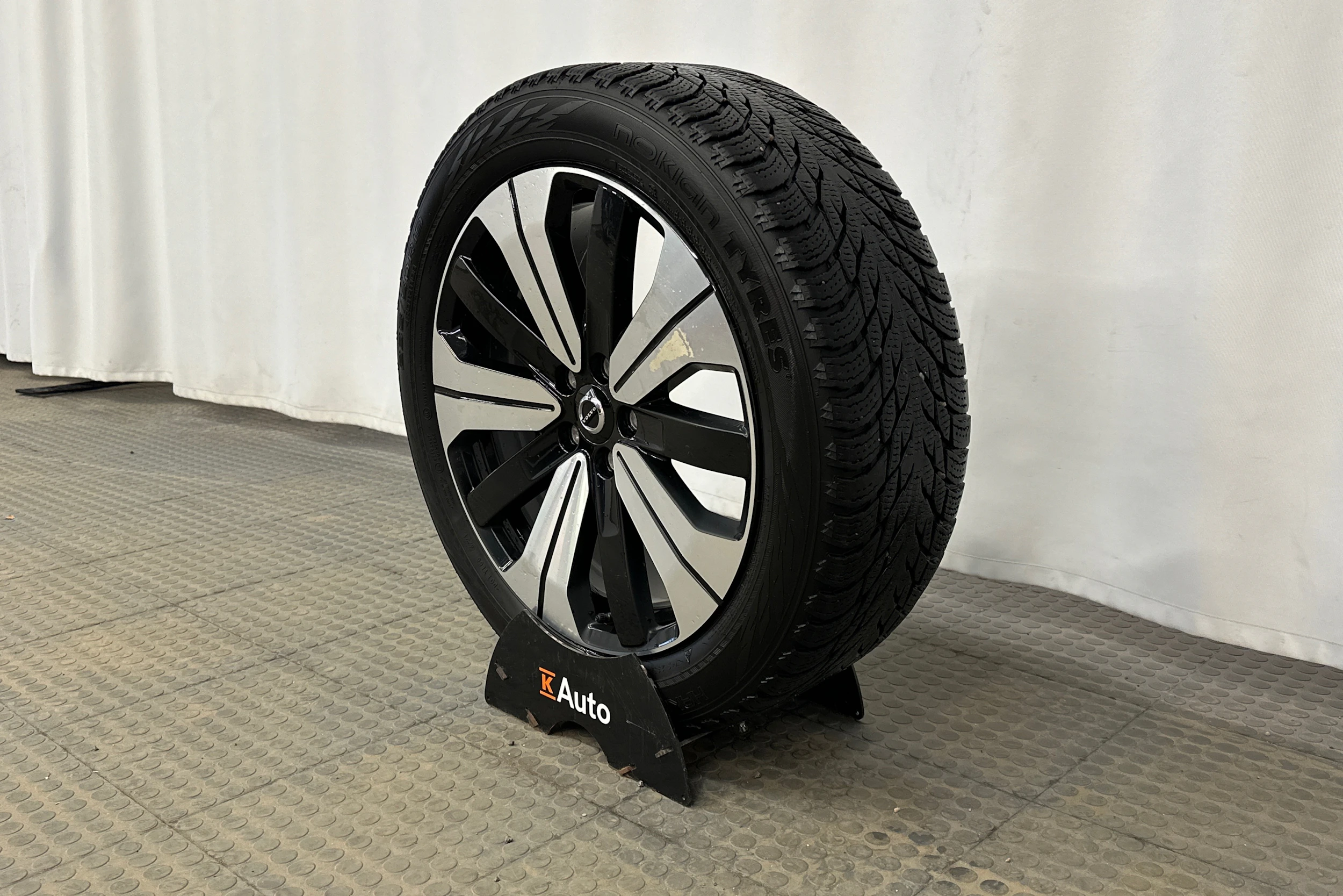 sininen Volvo C40 2022 kuva 10.