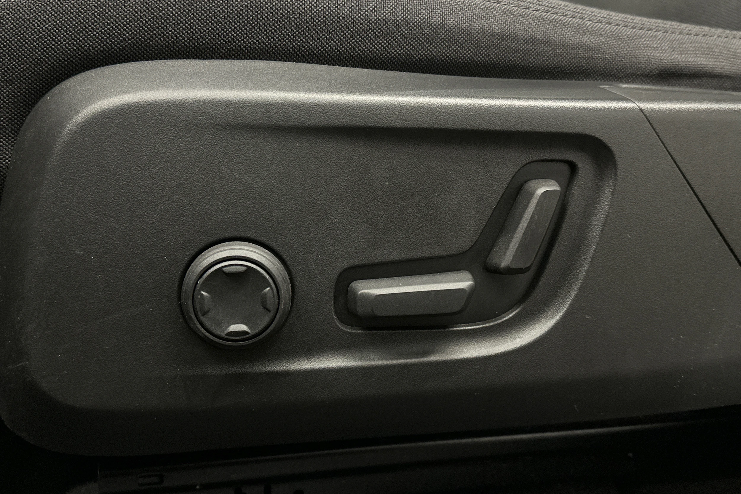 sininen Volvo C40 2022 kuva 15.