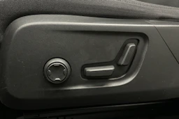 sininen Volvo C40 2022 kuva 15.