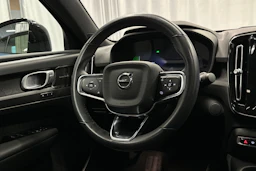 sininen Volvo C40 2022 kuva 17.