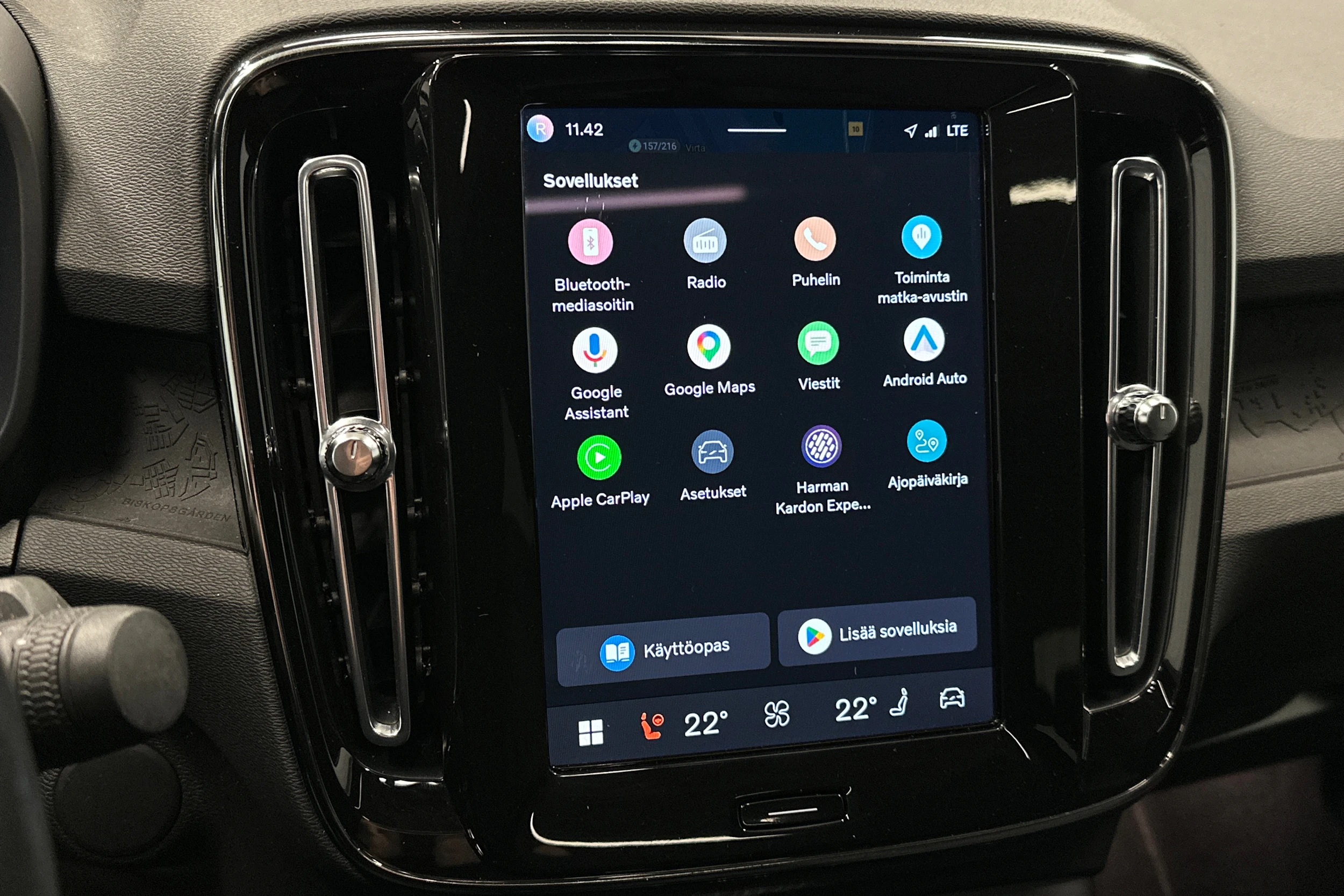 sininen Volvo C40 2022 kuva 22.