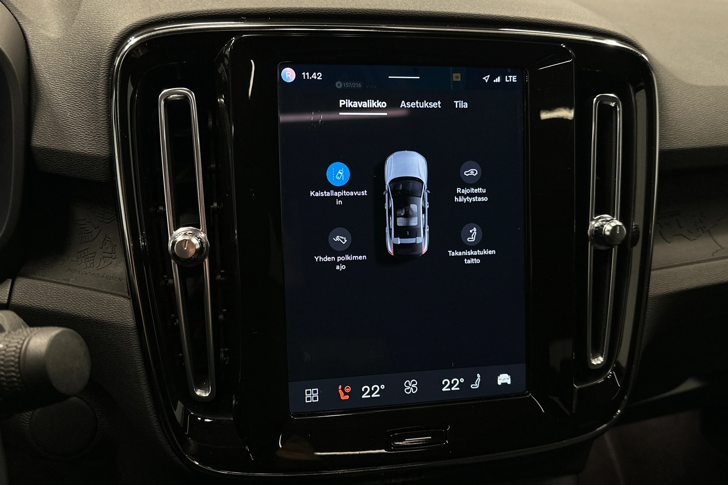 sininen Volvo C40 2022 kuva 25.