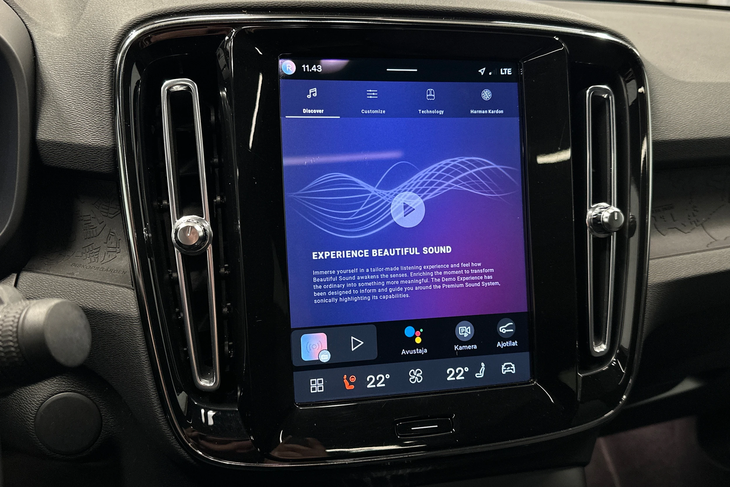 sininen Volvo C40 2022 kuva 29.