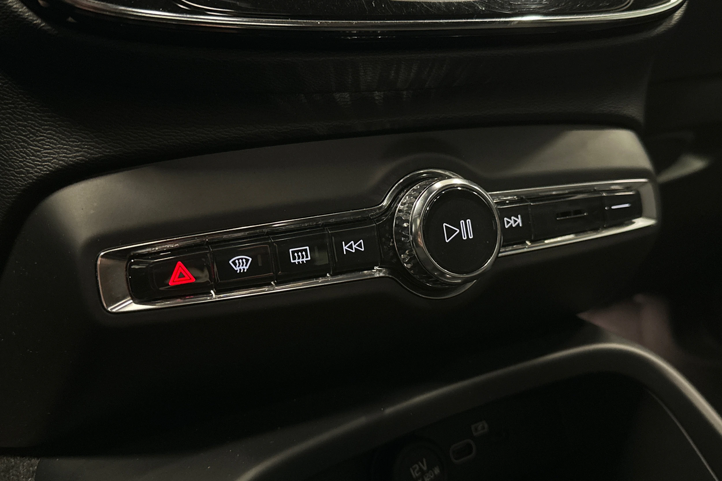 sininen Volvo C40 2022 kuva 30.