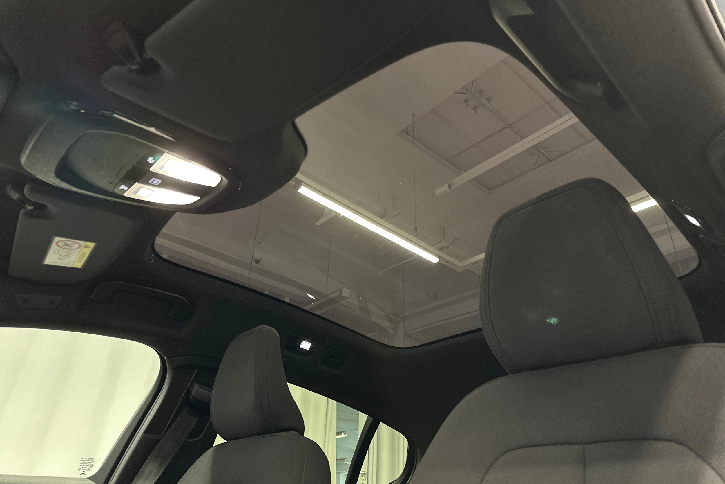 sininen Volvo C40 2022 kuva 32.