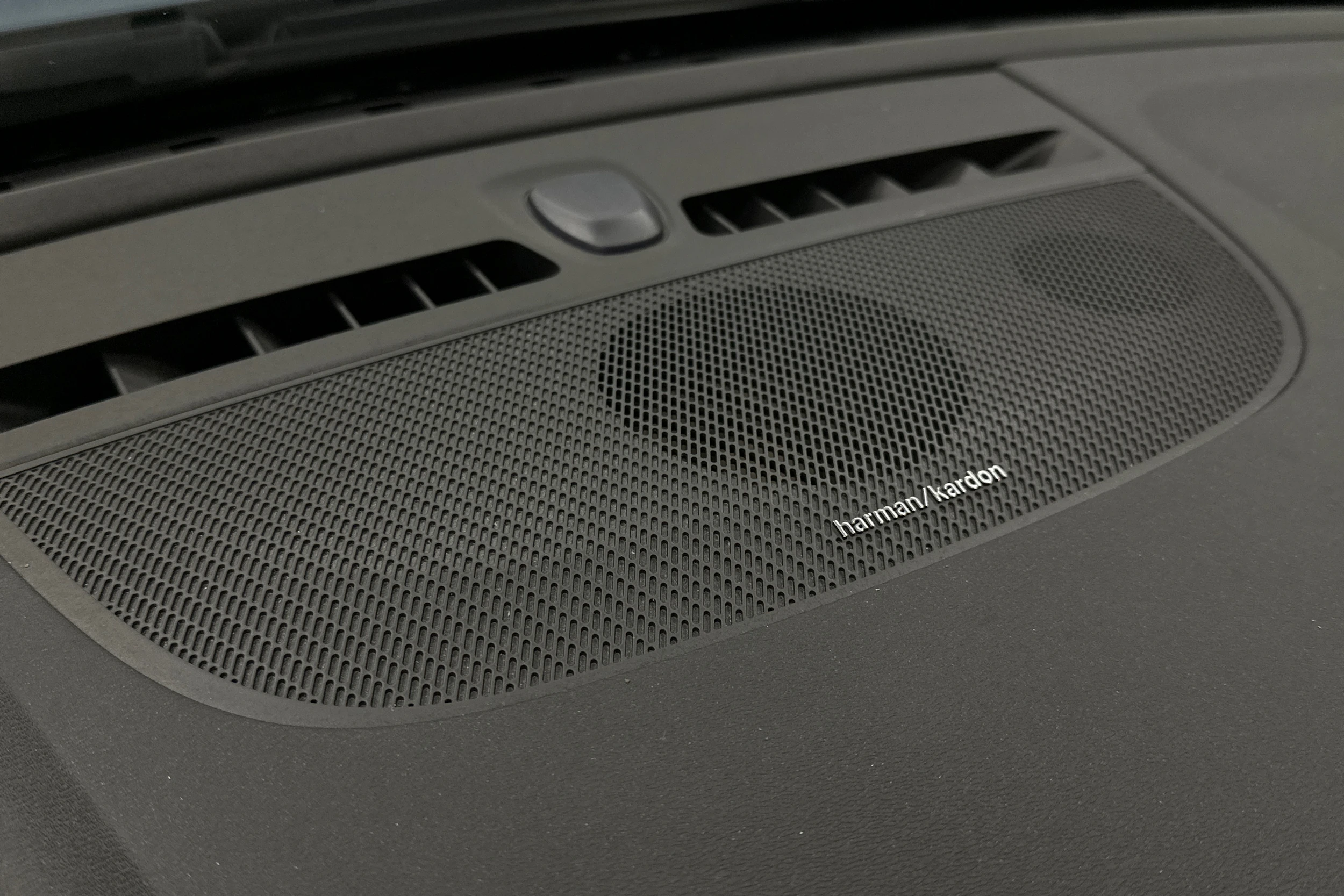 sininen Volvo C40 2022 kuva 33.