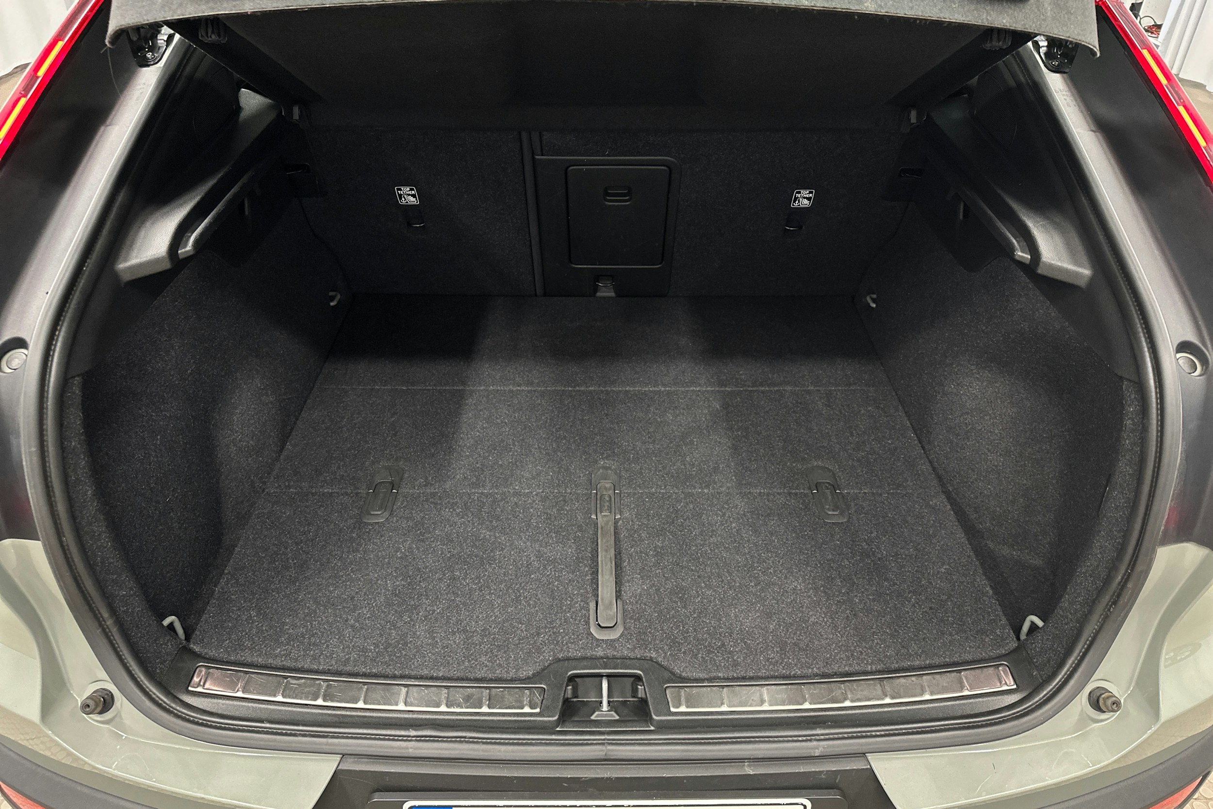vihreä Volvo C40 2022 kuva 14.