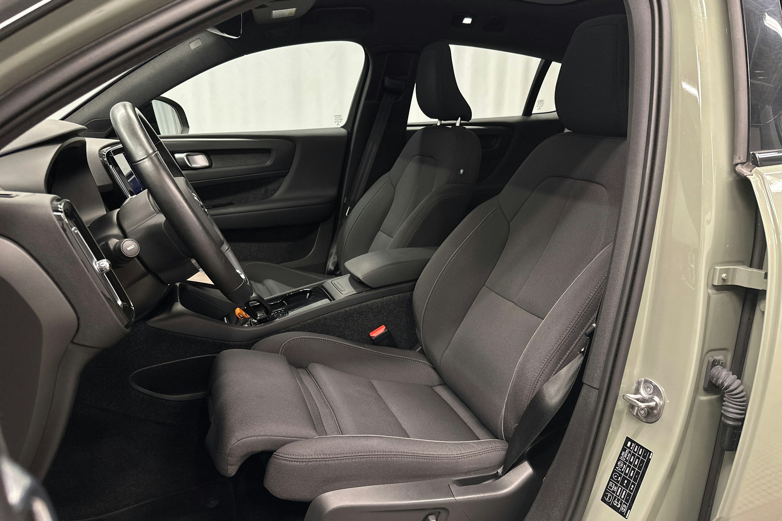 vihreä Volvo C40 2022 kuva 16.