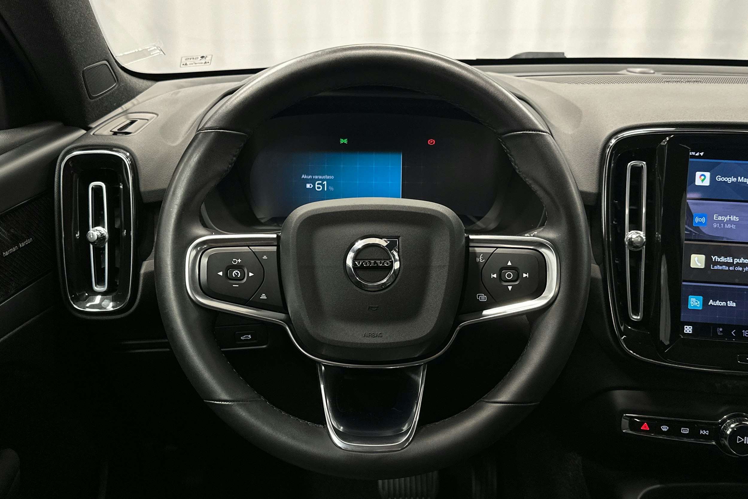 vihreä Volvo C40 2022 kuva 19.