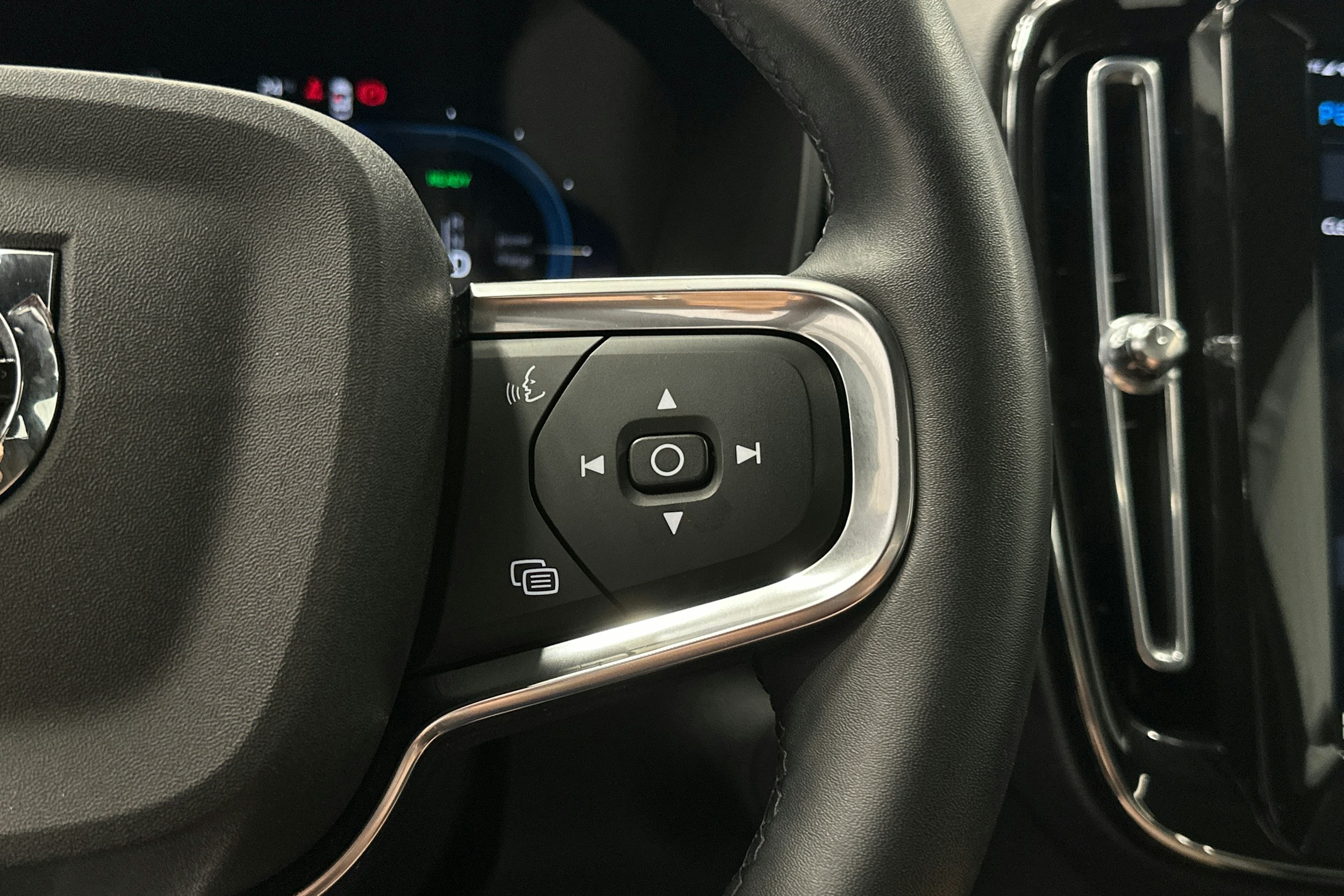 vihreä Volvo C40 2022 kuva 21.