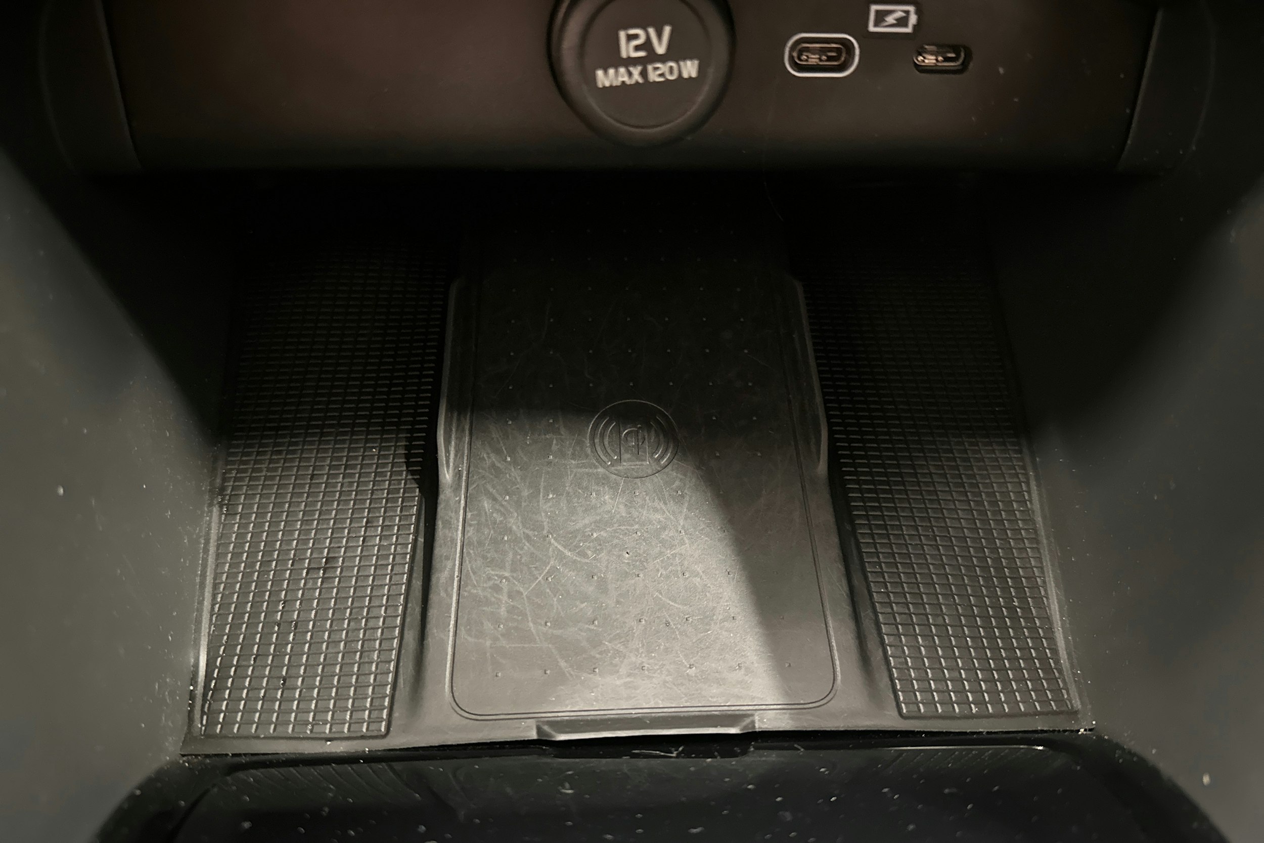 vihreä Volvo C40 2022 kuva 24.