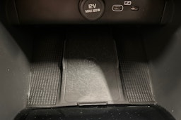 vihreä Volvo C40 2022 kuva 24.