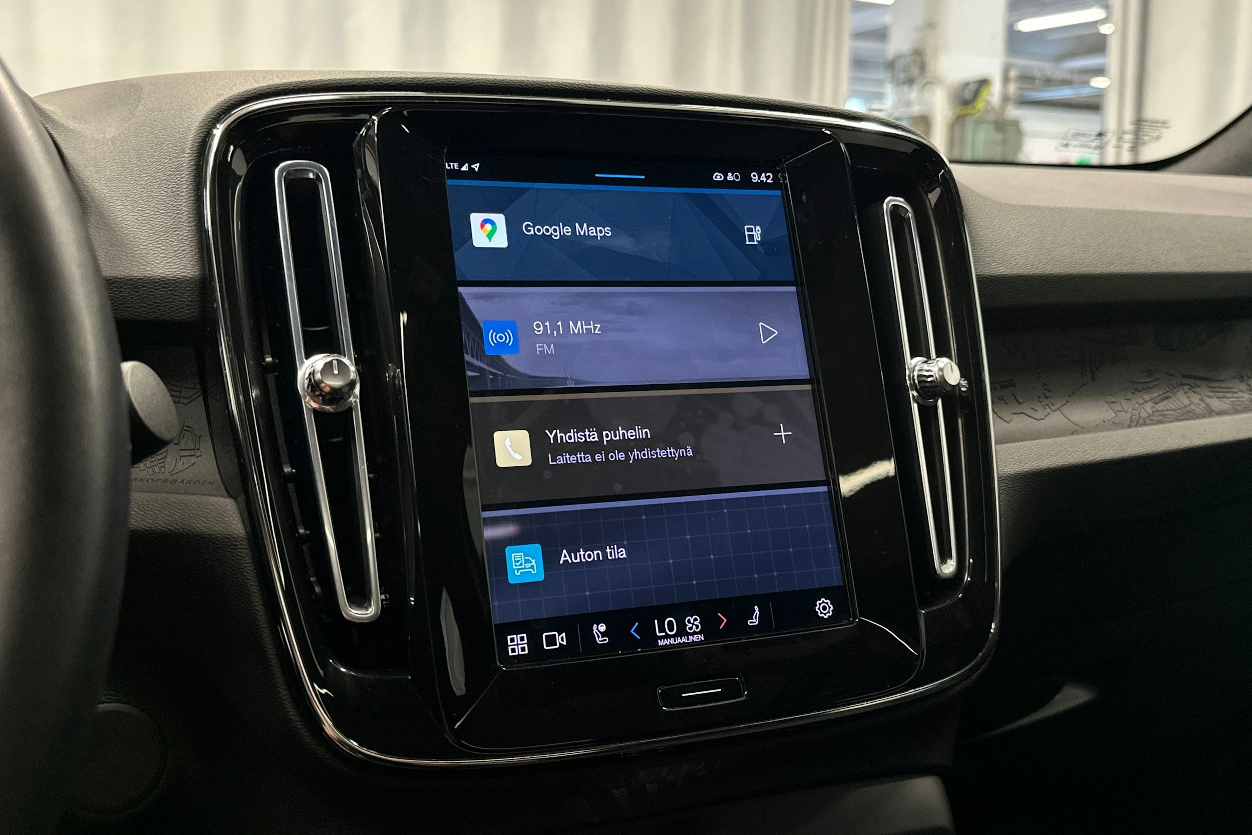 vihreä Volvo C40 2022 kuva 26.