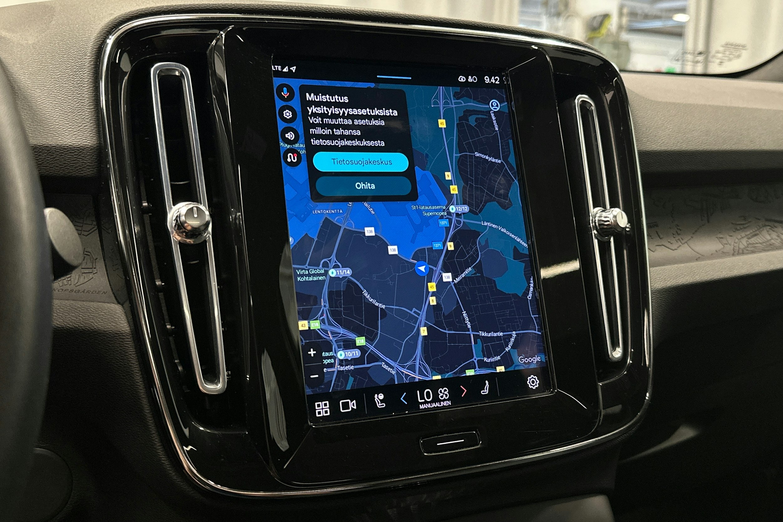 vihreä Volvo C40 2022 kuva 27.