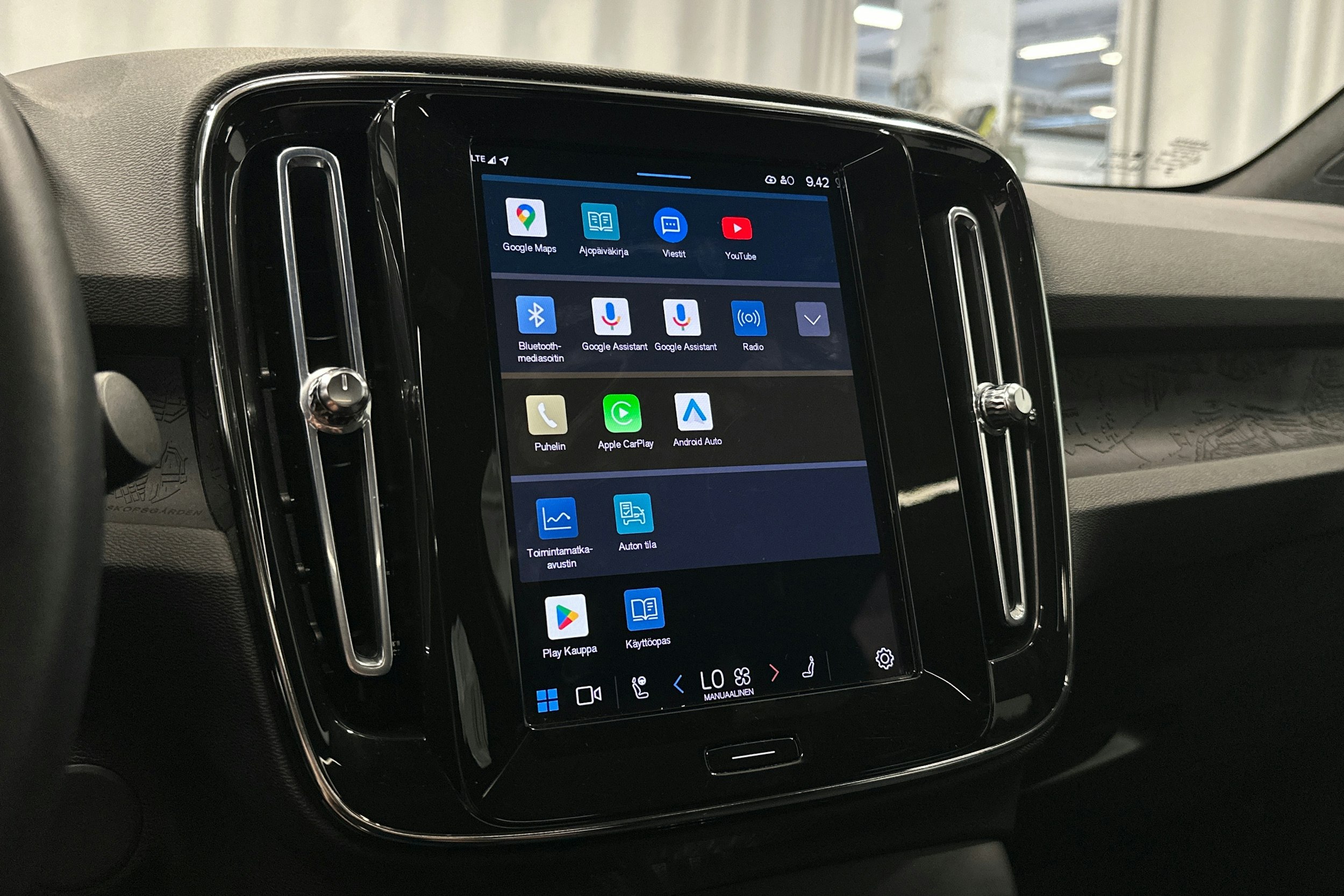 vihreä Volvo C40 2022 kuva 28.