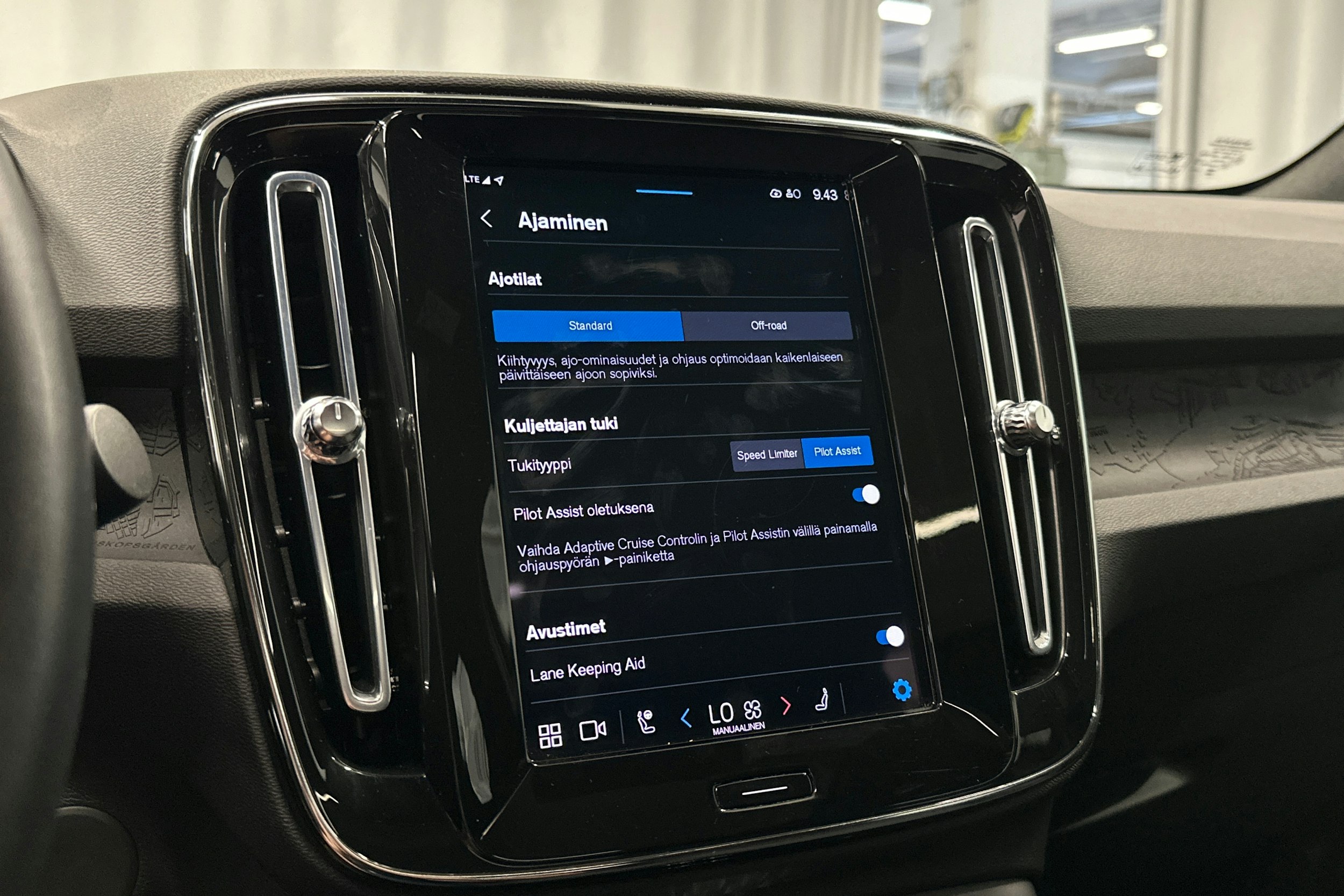 vihreä Volvo C40 2022 kuva 30.