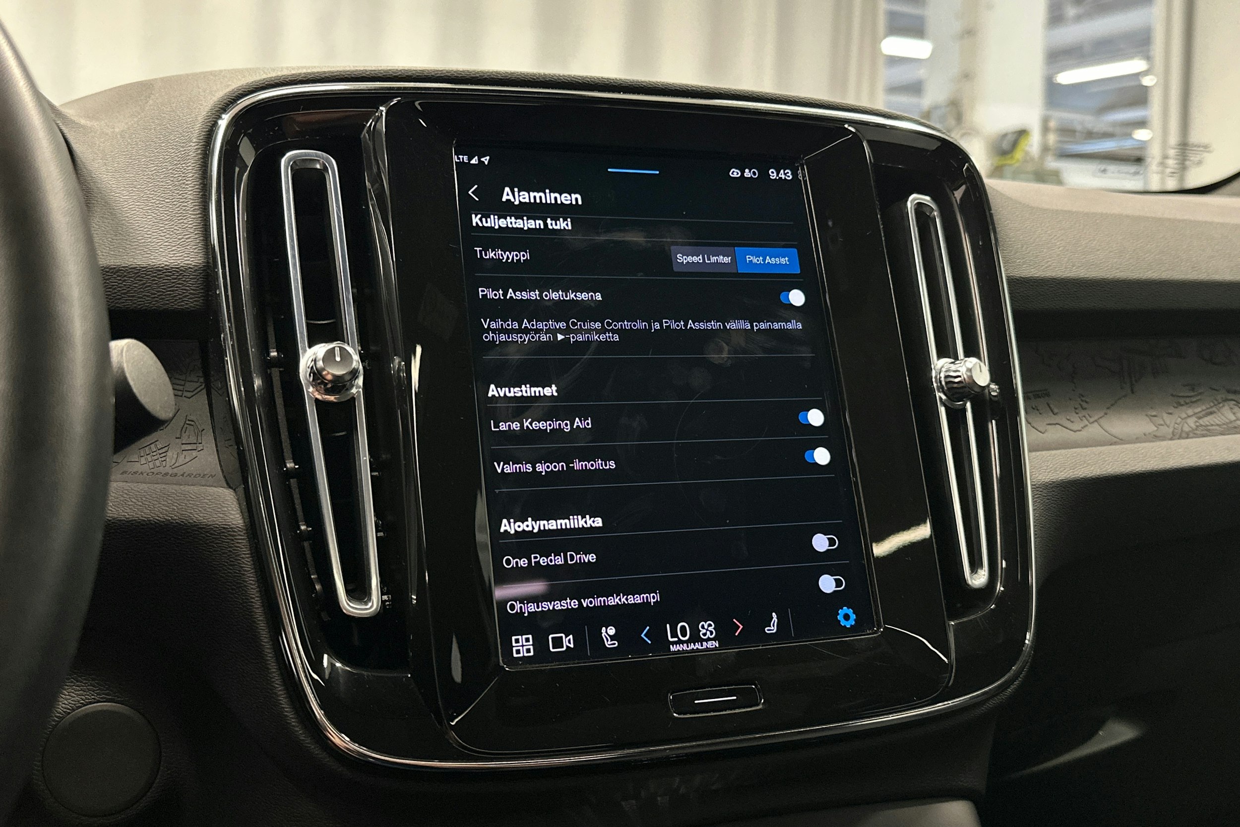 vihreä Volvo C40 2022 kuva 31.