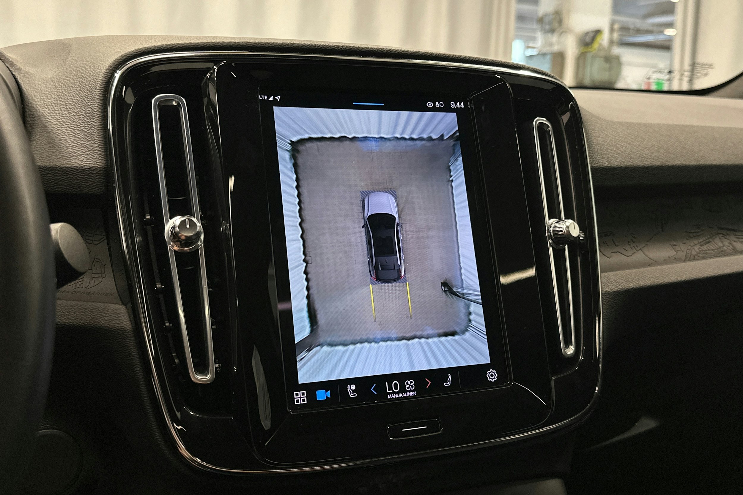 vihreä Volvo C40 2022 kuva 32.