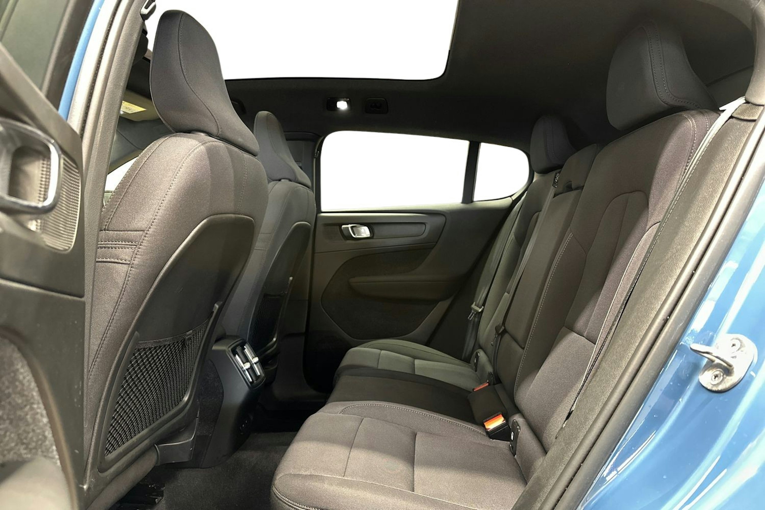 sininen Volvo C40 2022 kuva 10.