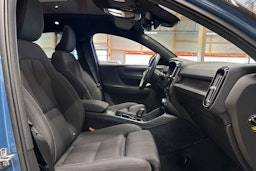 sininen Volvo C40 2022 kuva 13.