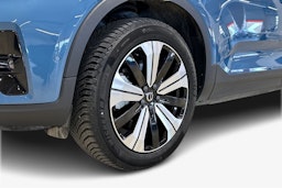 sininen Volvo C40 2022 kuva 18.