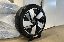 sininen Volvo C40 2022 kuva 19.