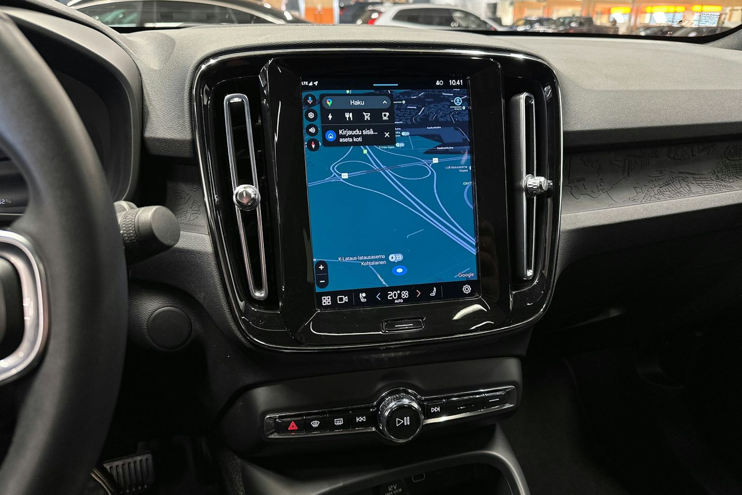 sininen Volvo C40 2022 kuva 25.