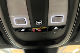 sininen Volvo C40 2022 kuva 27.
