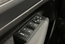 sininen Volvo C40 2022 kuva 32.