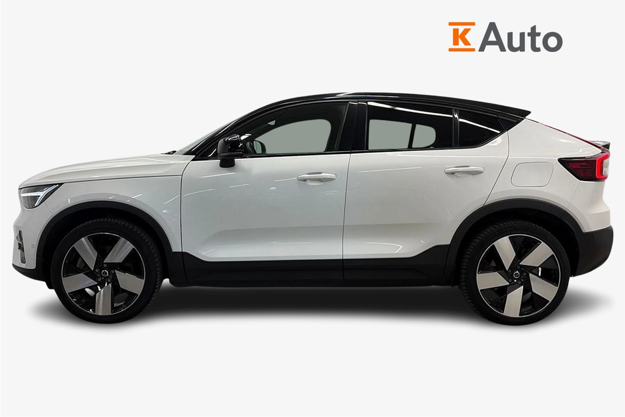 valkoinen Volvo C40 2022 kuva 7.