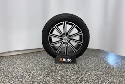 valkoinen Volvo C40 2022 kuva 13.