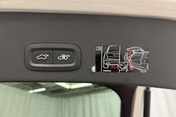 valkoinen Volvo C40 2022 kuva 16.
