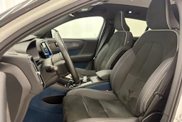 valkoinen Volvo C40 2022 kuva 18.