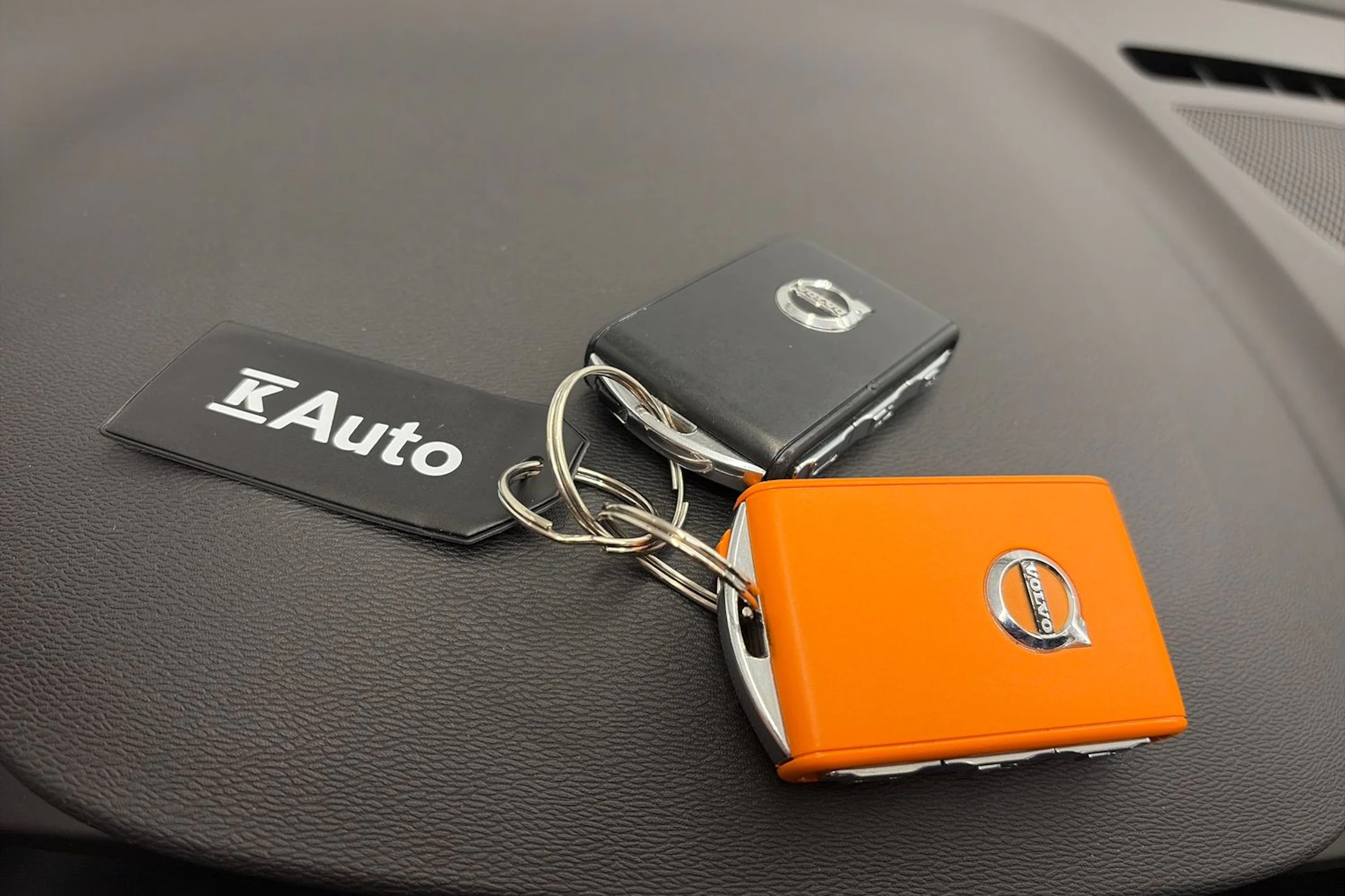 valkoinen Volvo C40 2022 kuva 33.
