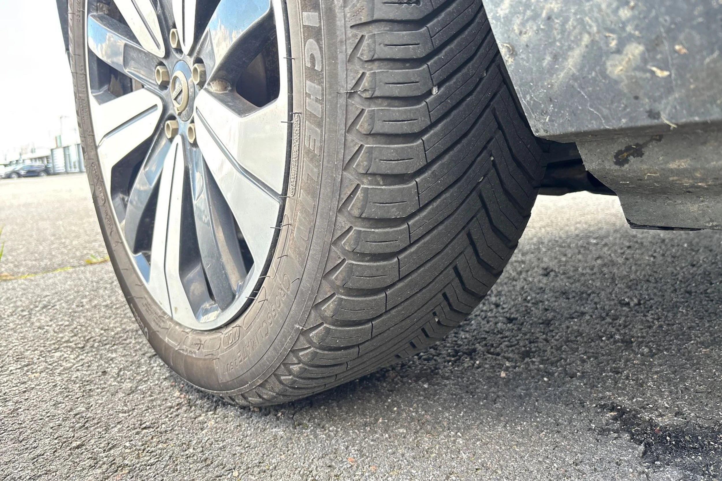 Musta Volvo C40 2022 kuva 4.