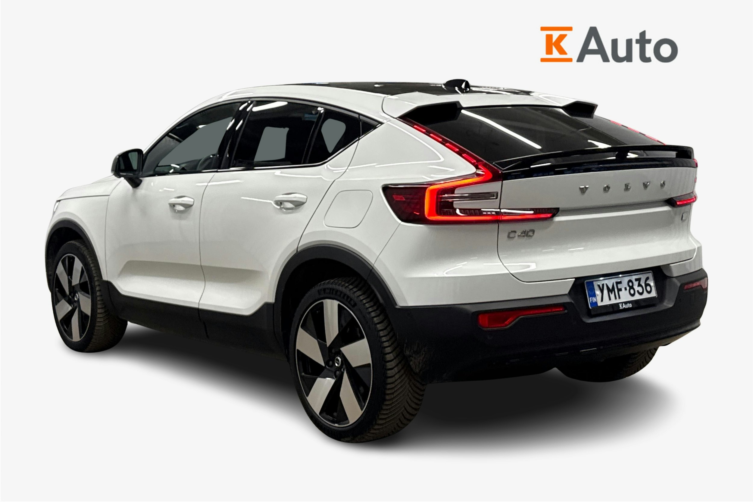 valkoinen Volvo C40 2023 kuva 2.
