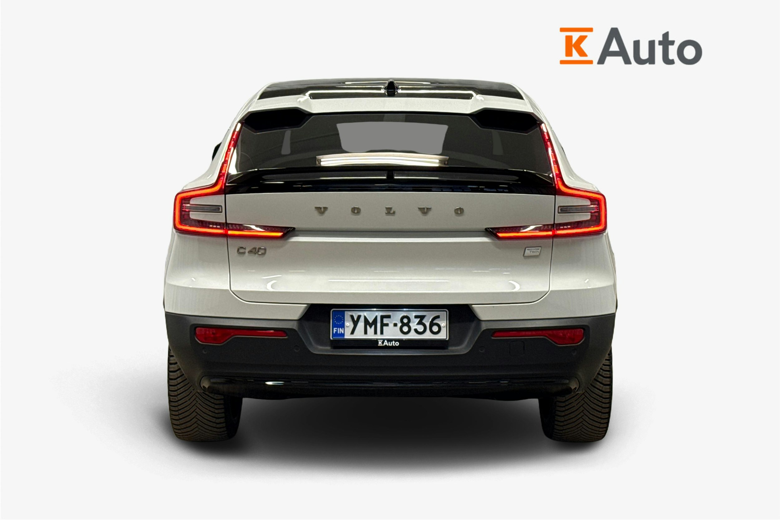 valkoinen Volvo C40 2023 kuva 3.