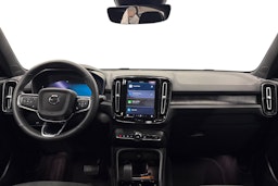 valkoinen Volvo C40 2023 kuva 7.