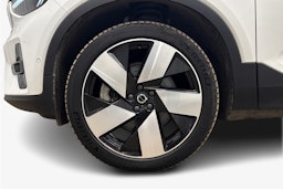 valkoinen Volvo C40 2023 kuva 9.