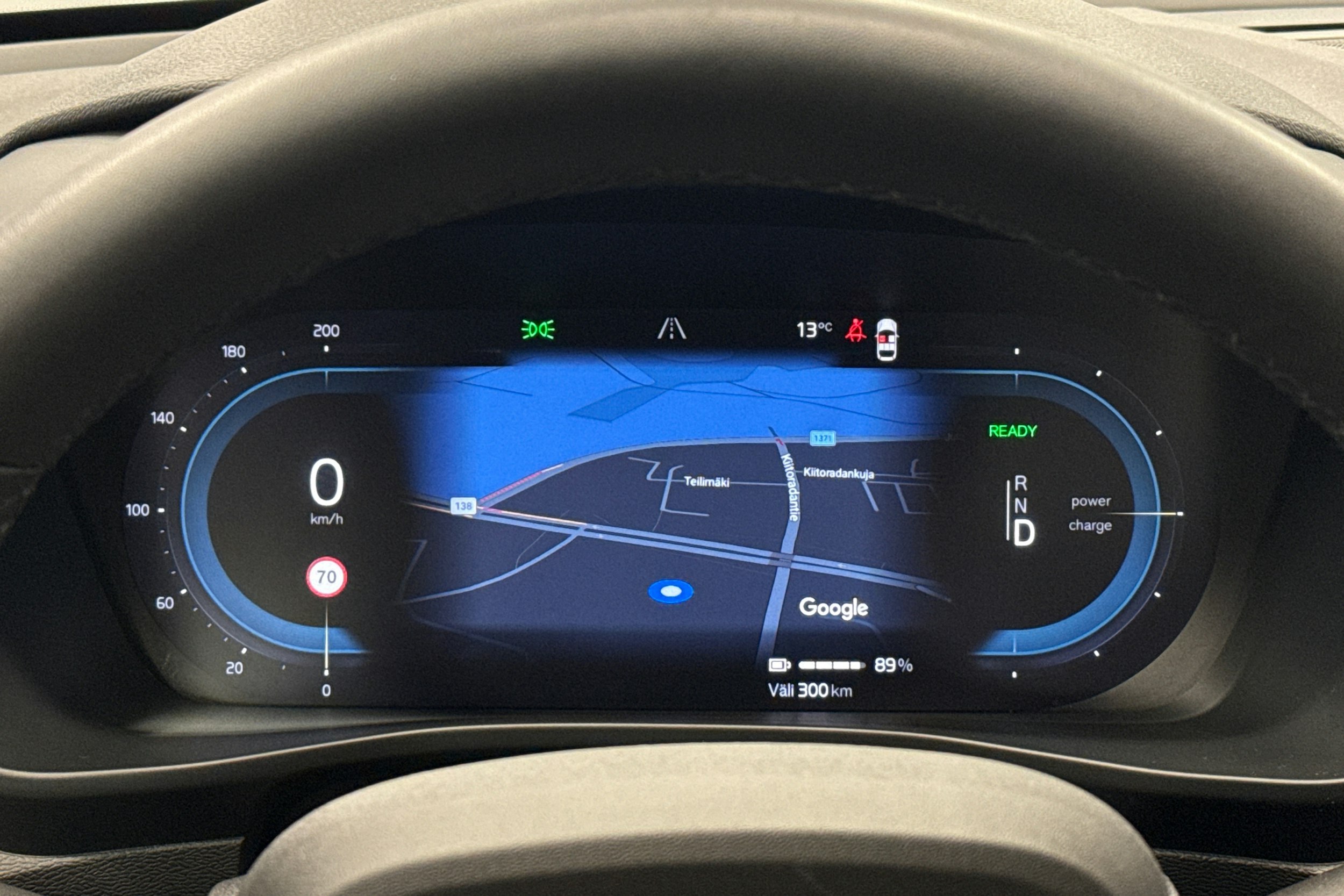 valkoinen Volvo C40 2023 kuva 12.