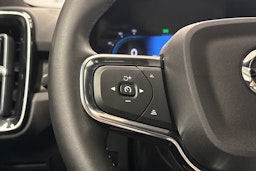 valkoinen Volvo C40 2023 kuva 13.