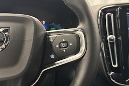 valkoinen Volvo C40 2023 kuva 14.