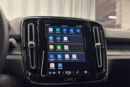 valkoinen Volvo C40 2023 kuva 15.