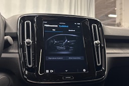 valkoinen Volvo C40 2023 kuva 18.