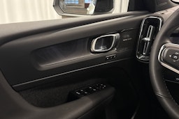 valkoinen Volvo C40 2023 kuva 20.