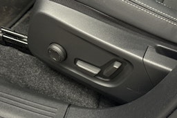 valkoinen Volvo C40 2023 kuva 23.