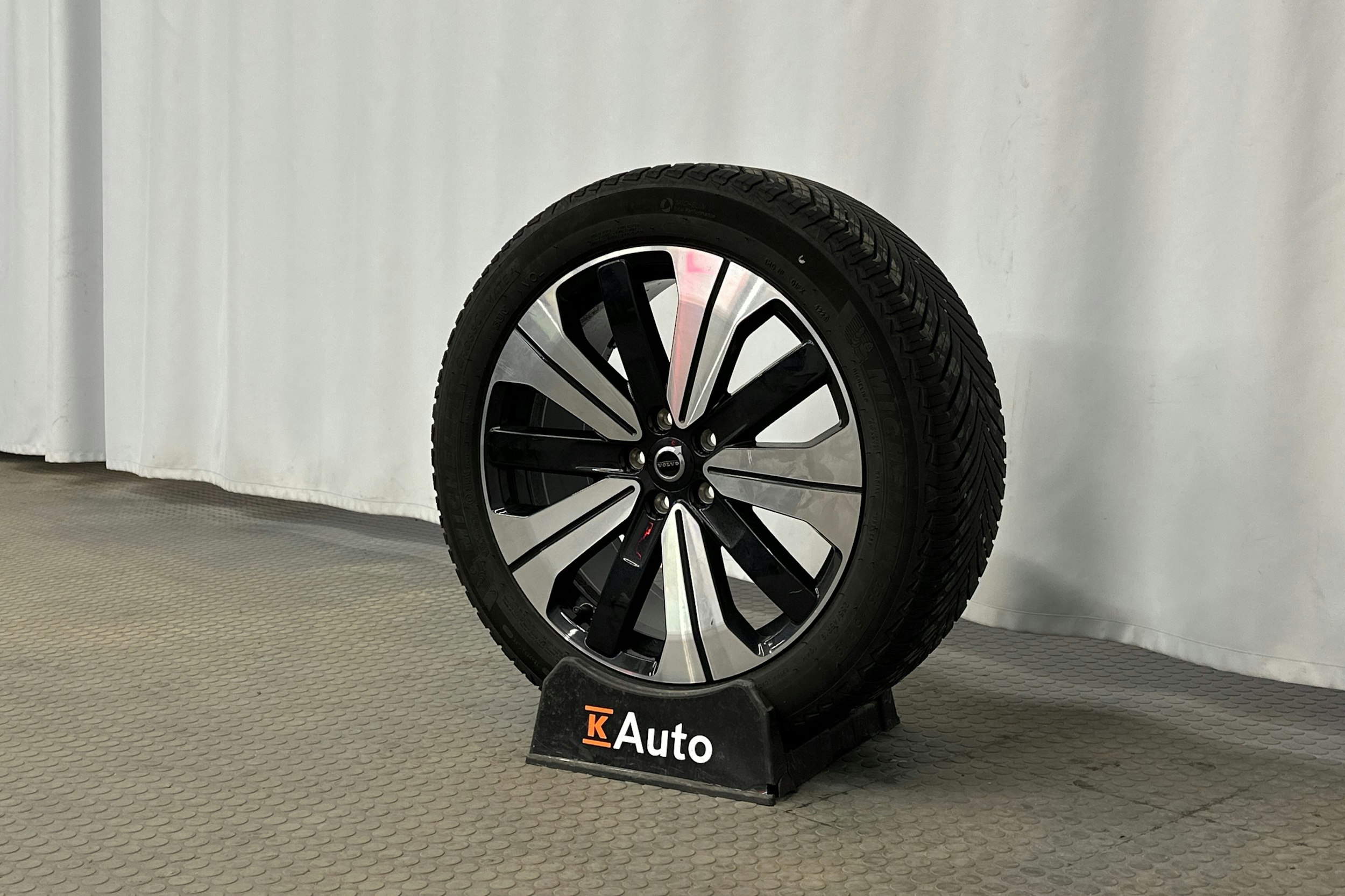 hopea Volvo C40 2022 kuva 10.