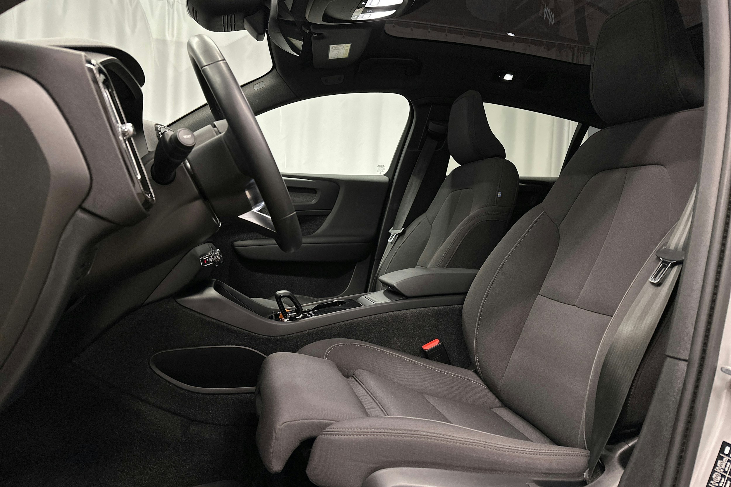 hopea Volvo C40 2022 kuva 19.