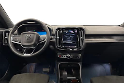 sininen Volvo C40 2022 kuva 7.