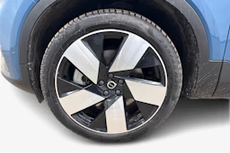 sininen Volvo C40 2022 kuva 9.